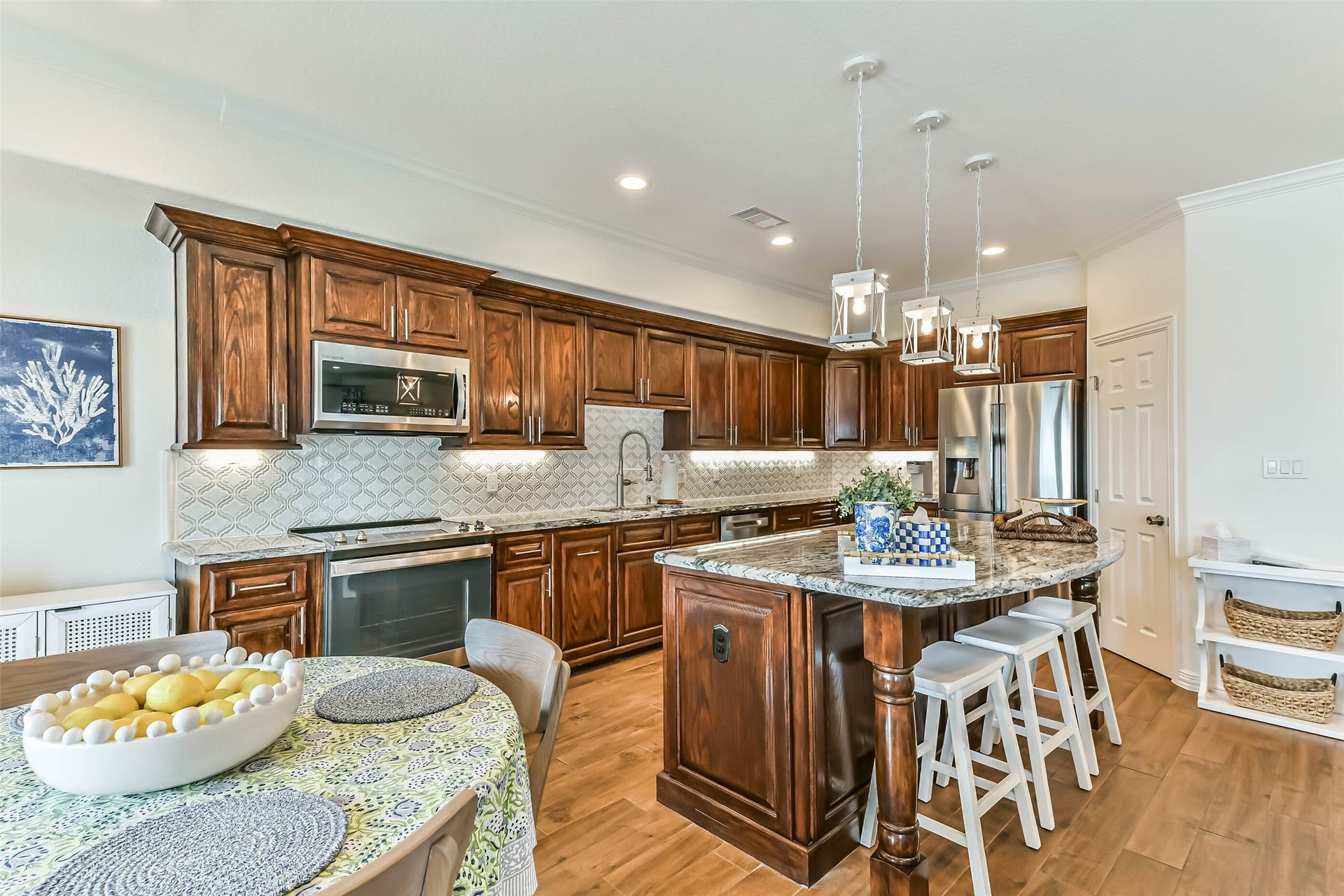 429 Jeanie Lynne Circle, Tiki Island, TX 77554 A chefs kitchen designed for entertaining with generous counter space and an oversized island.