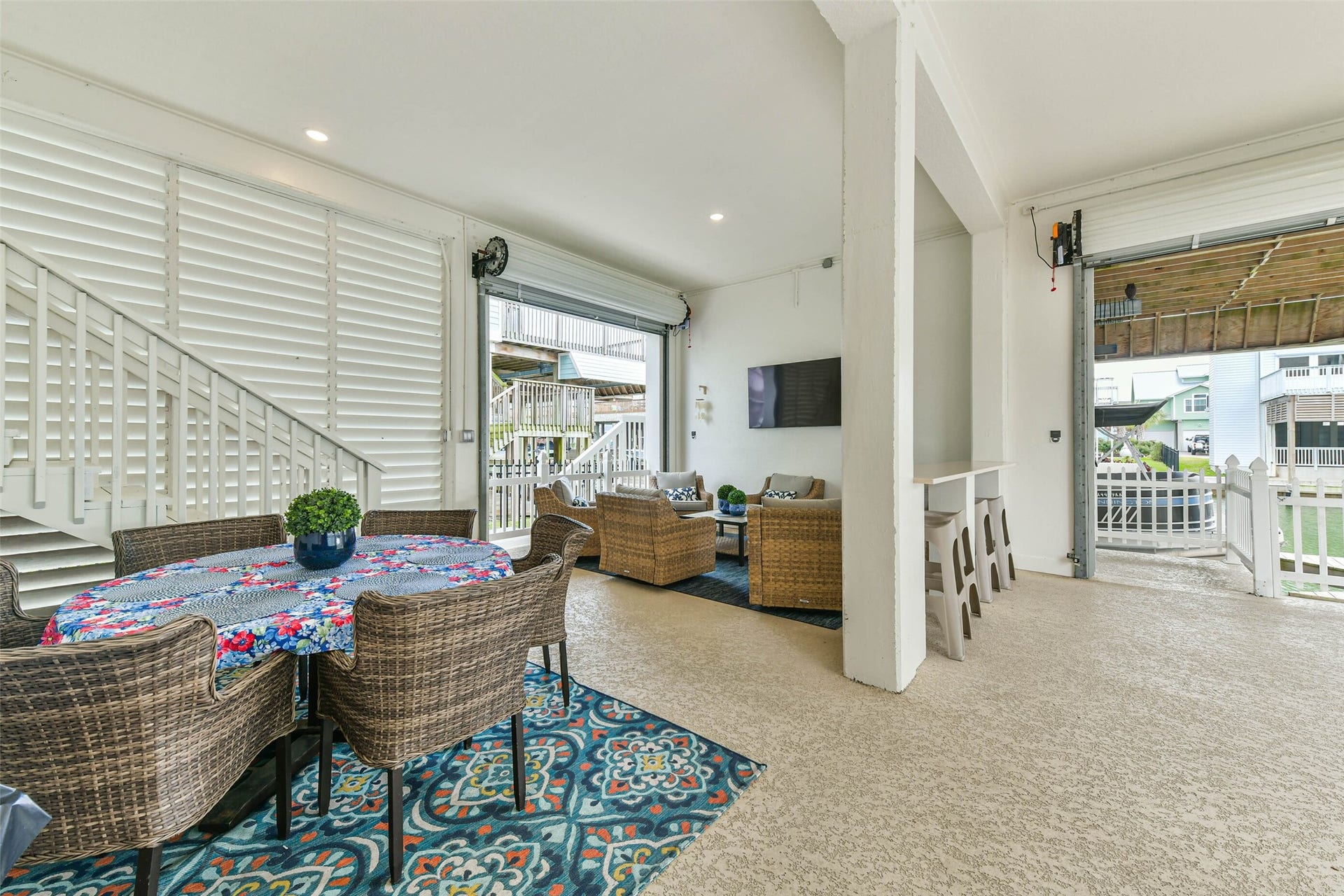 429 Jeanie Lynne Circle, Tiki Island, TX 77554 The perfect gathering space for family and friends after a day on the water.
