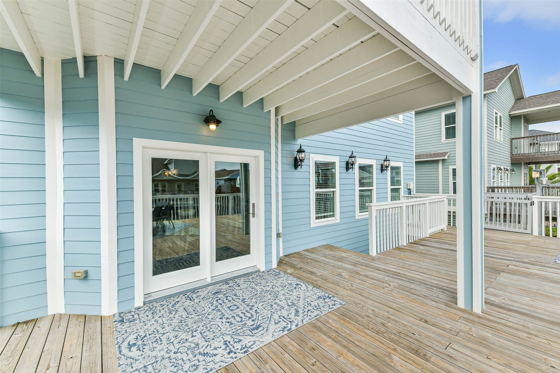 429 Jeanie Lynne Circle, Tiki Island, TX 77554 Beautiful patio area is complemented by double glass doors that allow natural light inside while creating an easy transition for entertaining.