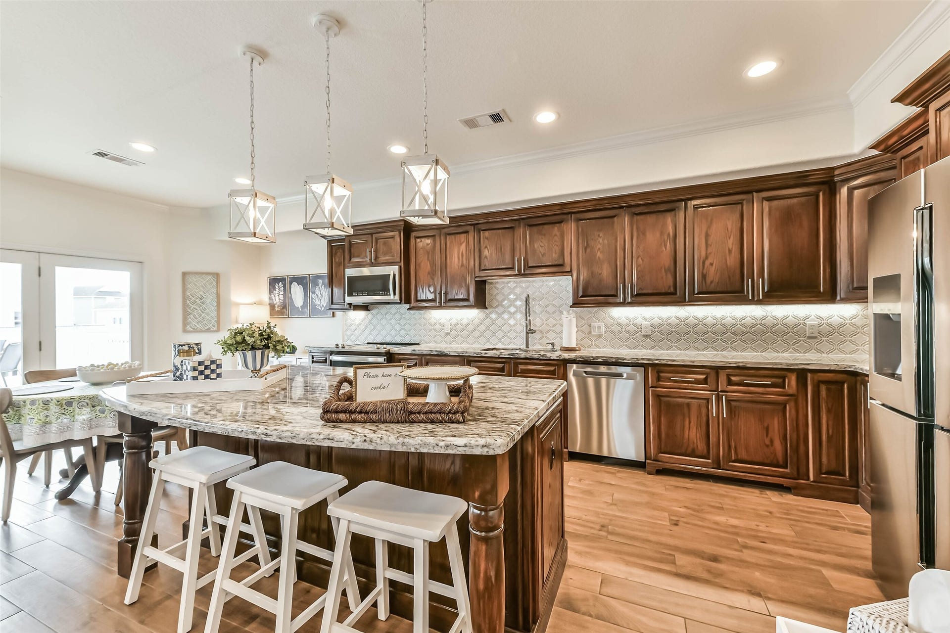 429 Jeanie Lynne Circle, Tiki Island, TX 77554 Beautiful finishes and thoughtful design make this kitchen the heart of the home.