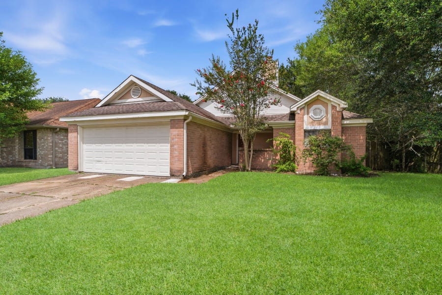 Property photo for 1139 Saint John Drive, Pearland, TX