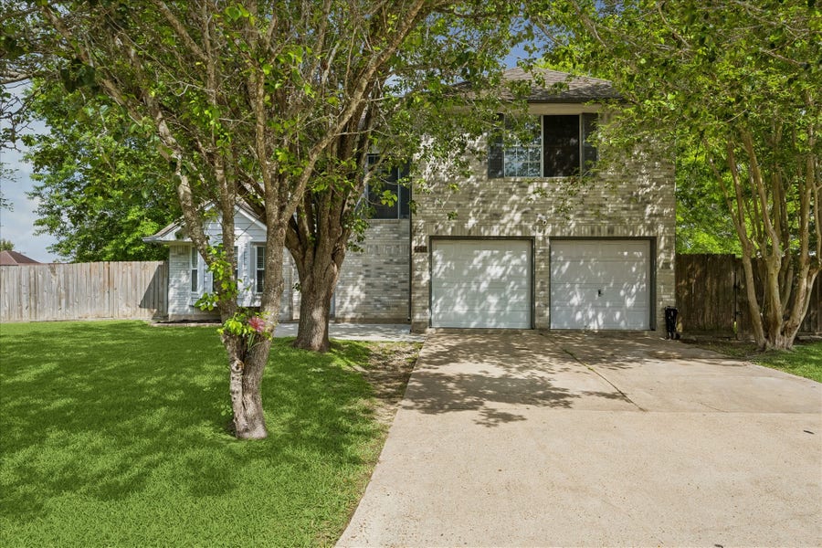 Property photo for 3210 Fox Run Drive, Alvin, TX
