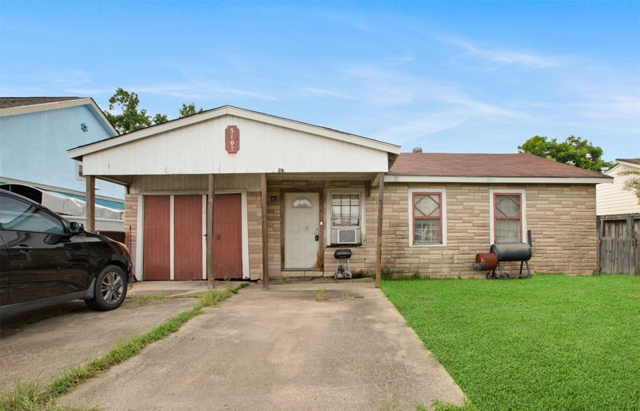 Property photo for 3107 Earl Street, Pasadena, TX