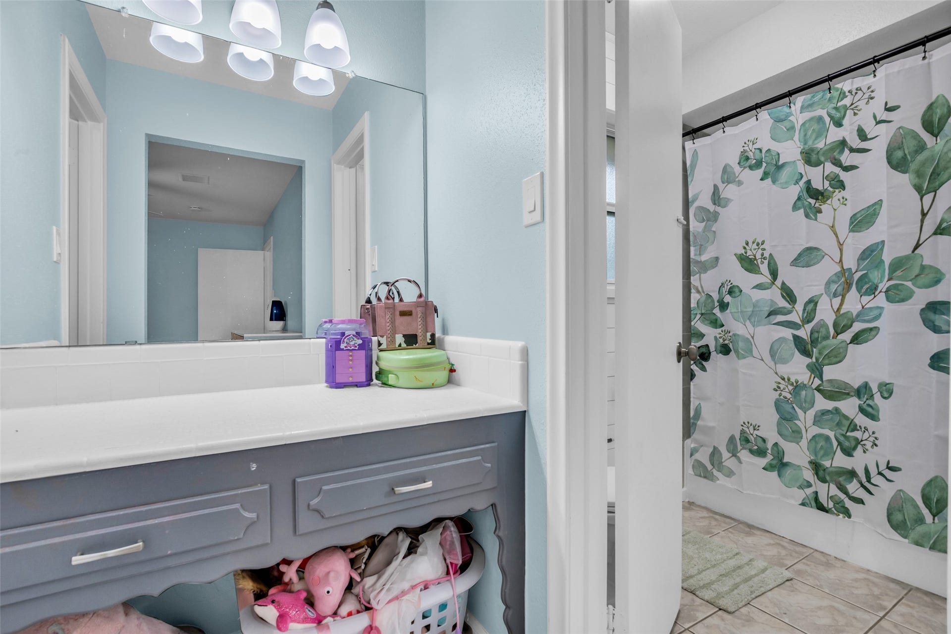 Vanity area in a secodary room