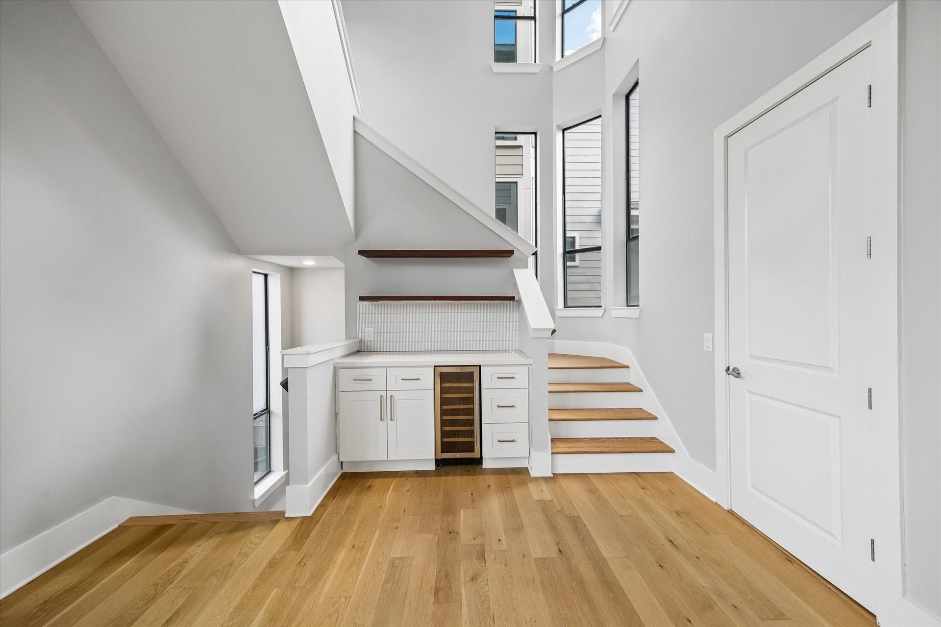839 W 19th Street, Houston, TX 77008 Built In Bar Area With Wine Fridge