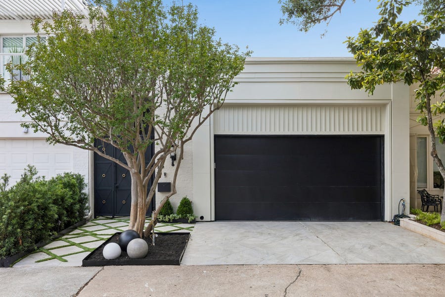 Property photo for 10 S Briar Hollow Lane, #15, Houston, TX