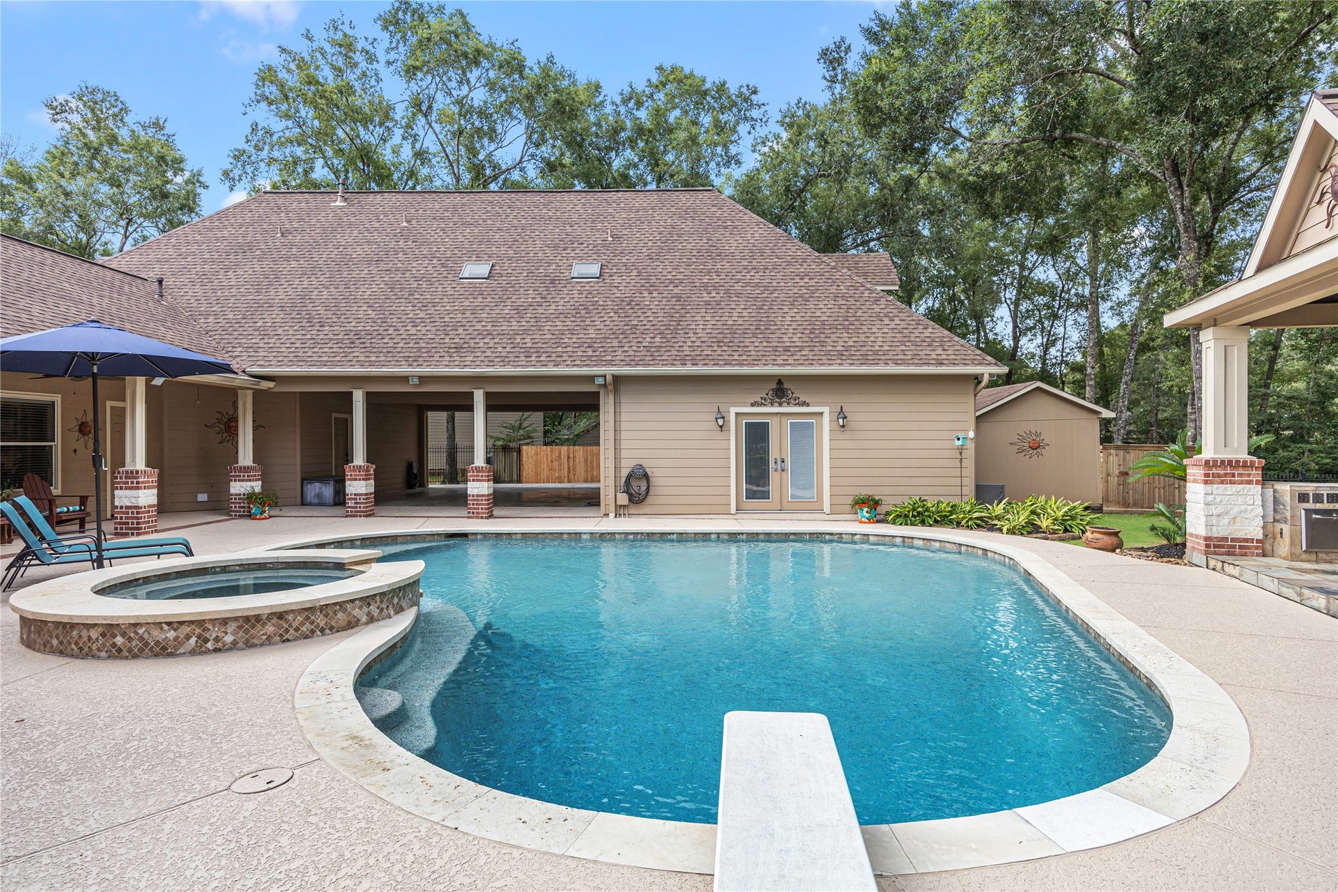 27511 Fairway Oaks Drive, Huffman, TX 77336