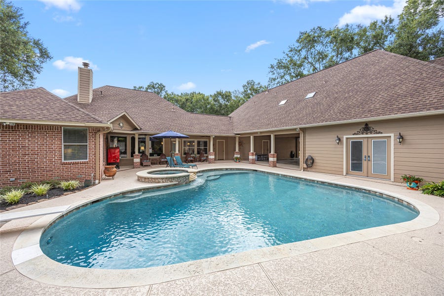 Property photo for 27511 Fairway Oaks Drive, Huffman, TX