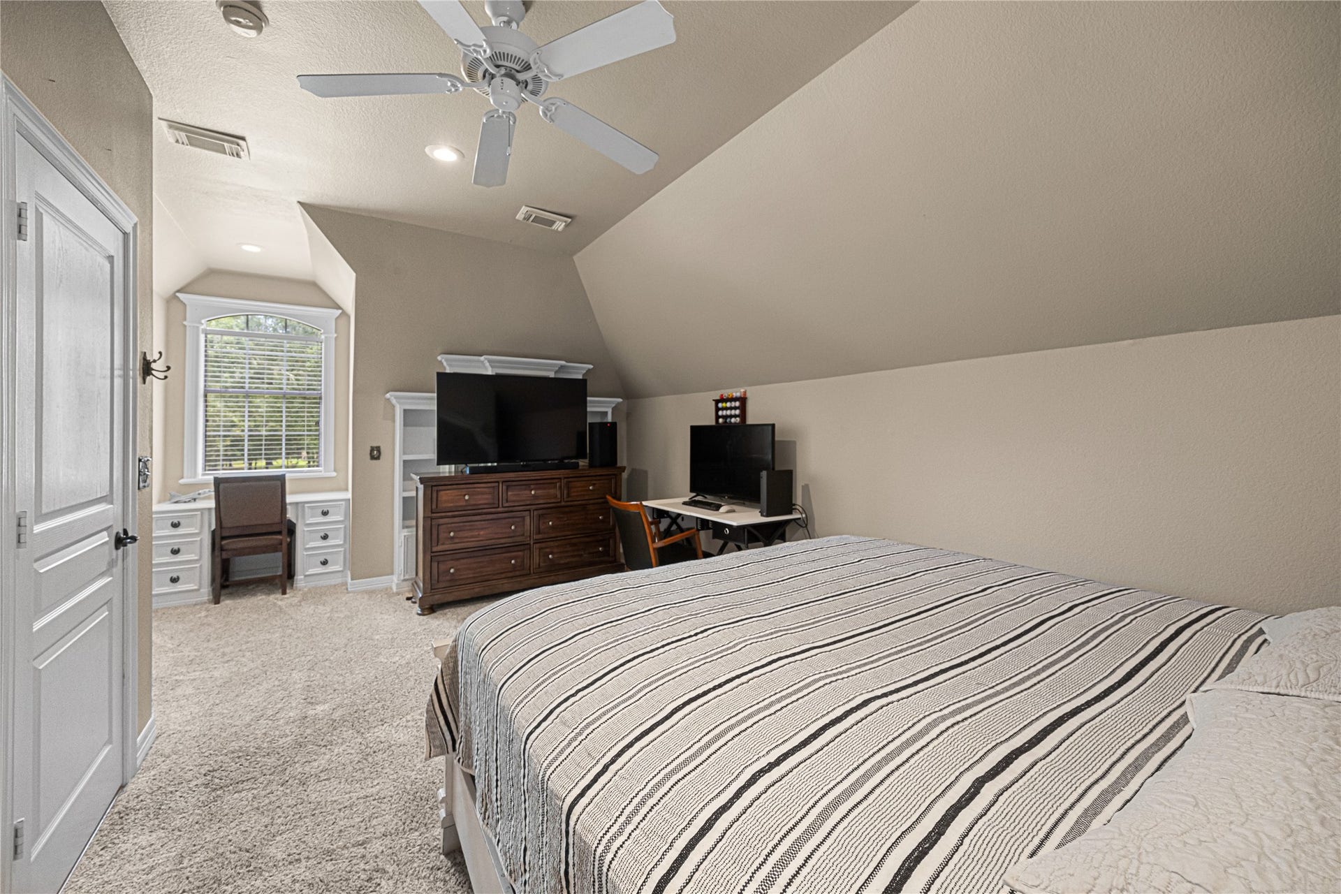 27511 Fairway Oaks Drive, Huffman, TX 77336