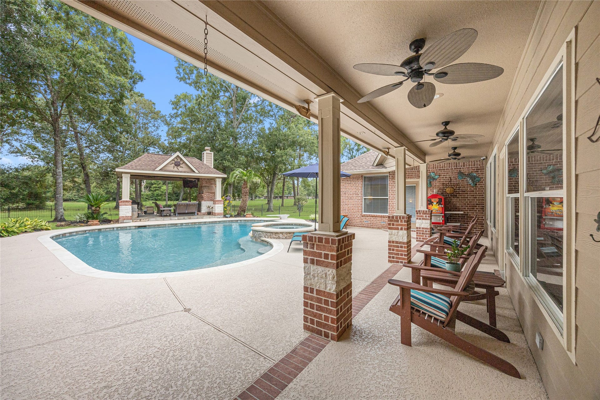27511 Fairway Oaks Drive, Huffman, TX 77336