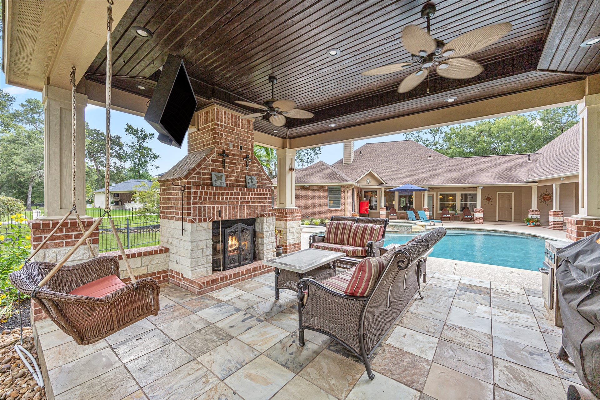 27511 Fairway Oaks Drive, Huffman, TX 77336