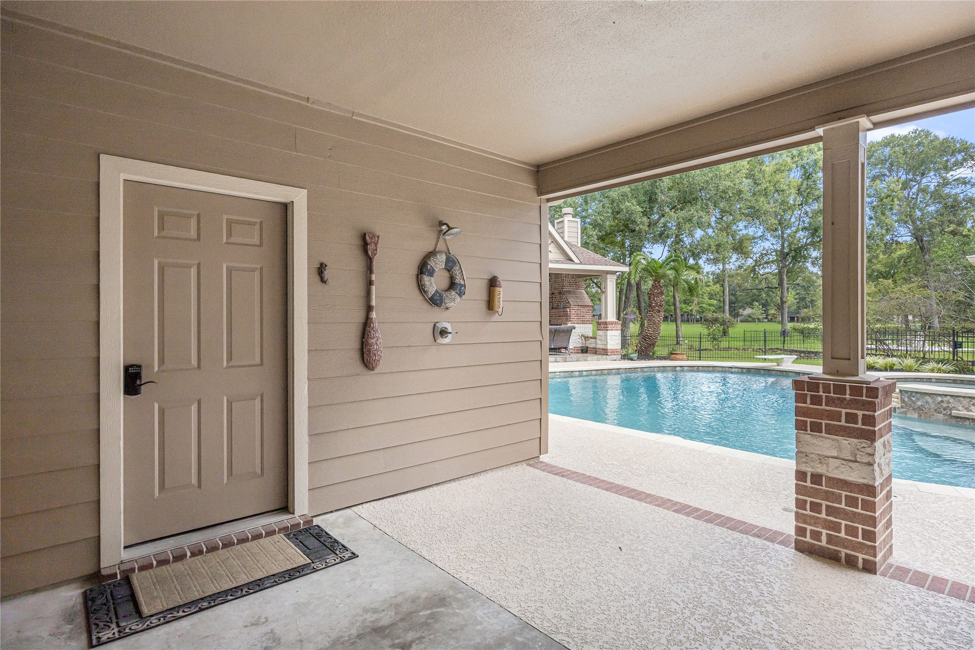 27511 Fairway Oaks Drive, Huffman, TX 77336