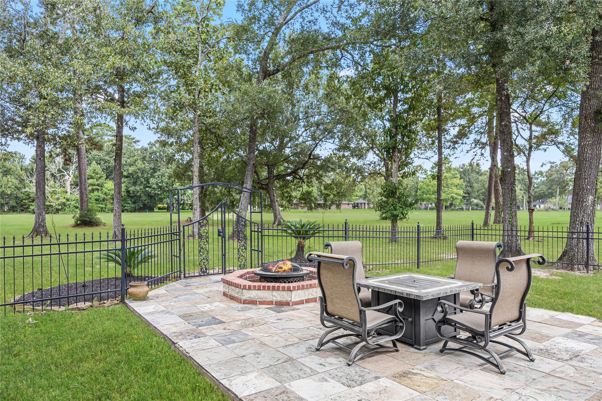 27511 Fairway Oaks Drive, Huffman, TX 77336