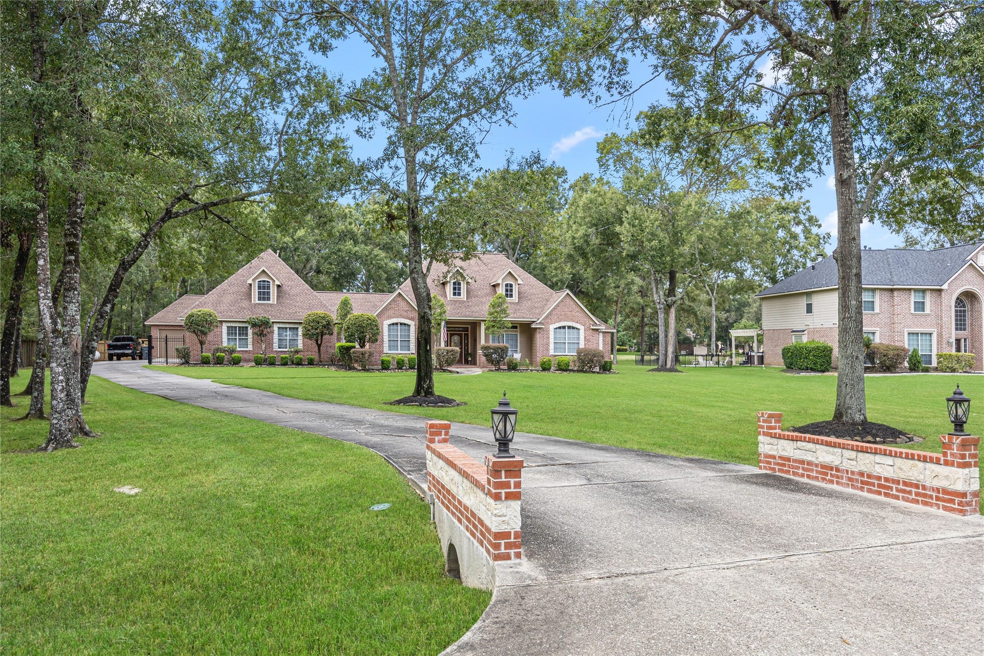 27511 Fairway Oaks Drive, Huffman, TX 77336
