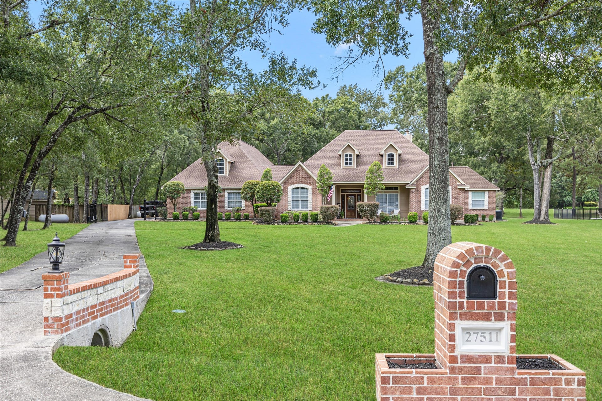 27511 Fairway Oaks Drive, Huffman, TX 77336