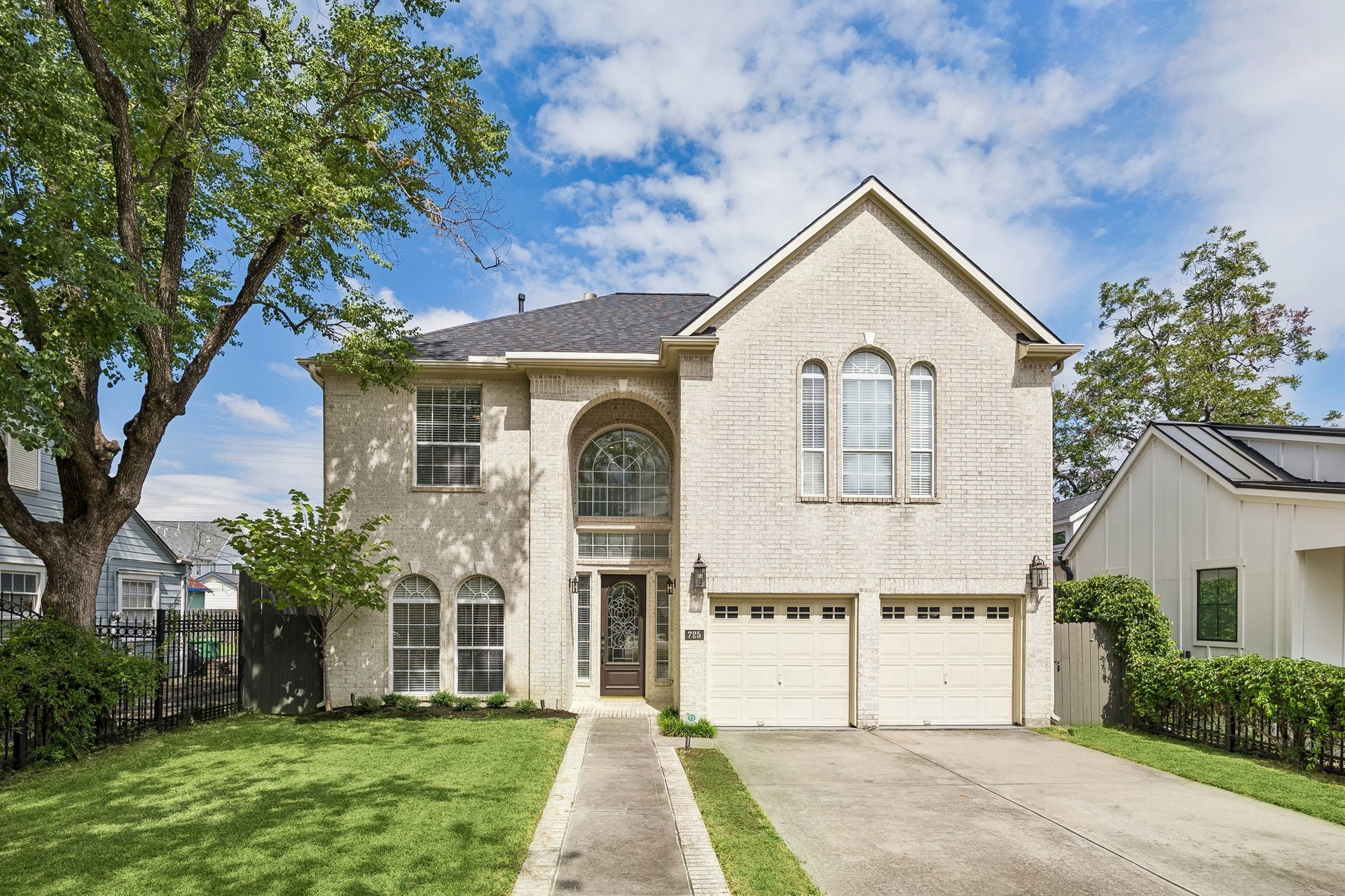 725 E 13th 1/2 Street, Houston, TX 77008