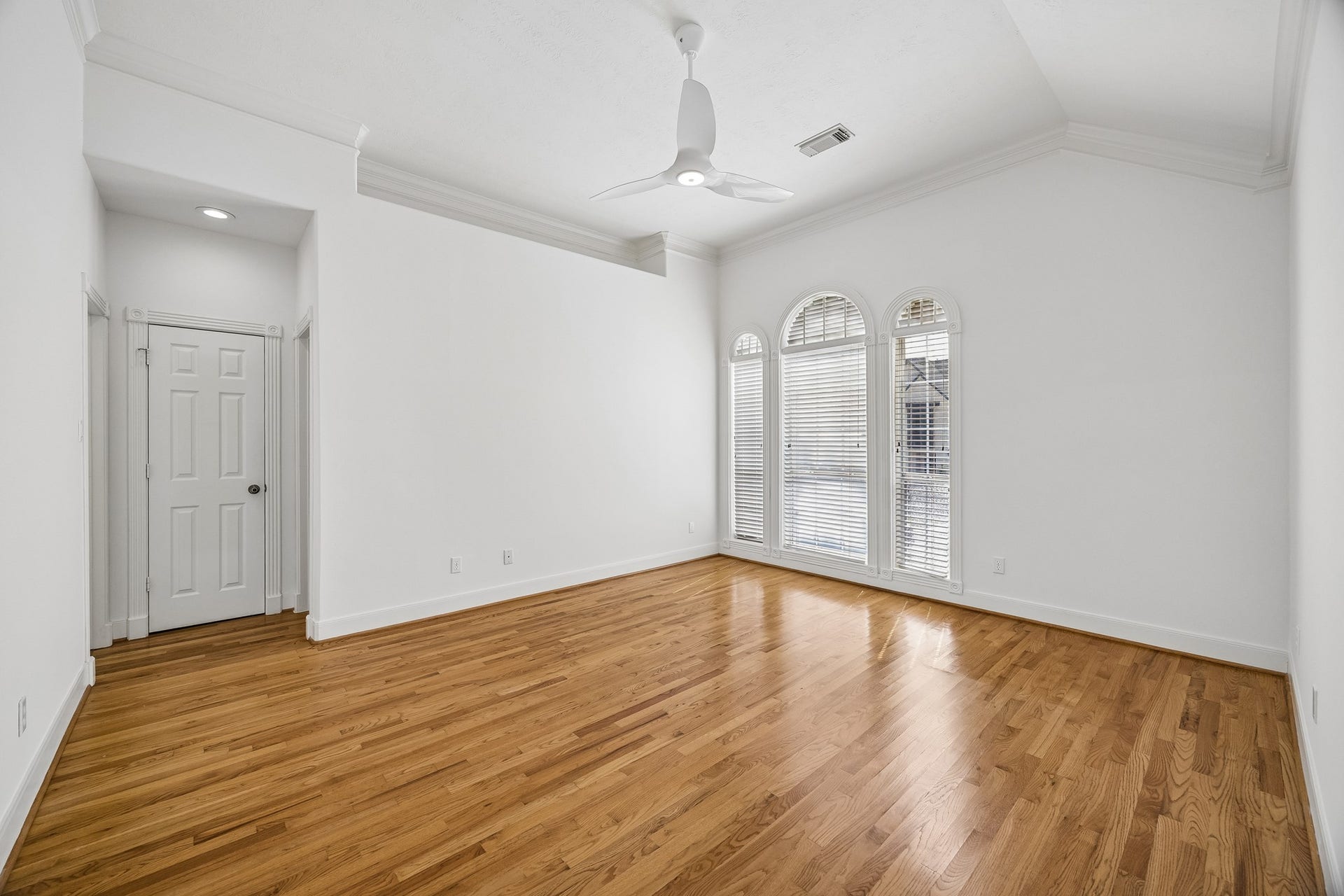 725 E 13th 1/2 Street, Houston, TX 77008