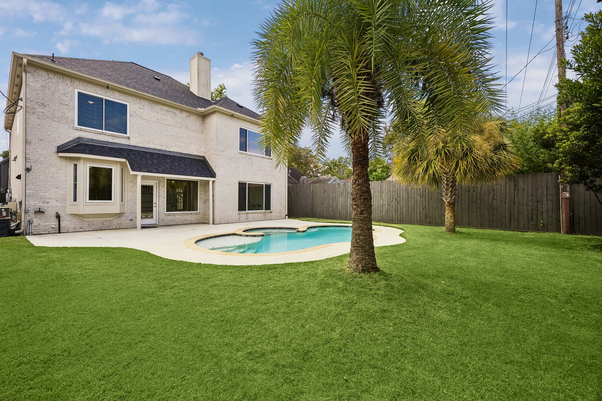 725 E 13th 1/2 Street, Houston, TX 77008
