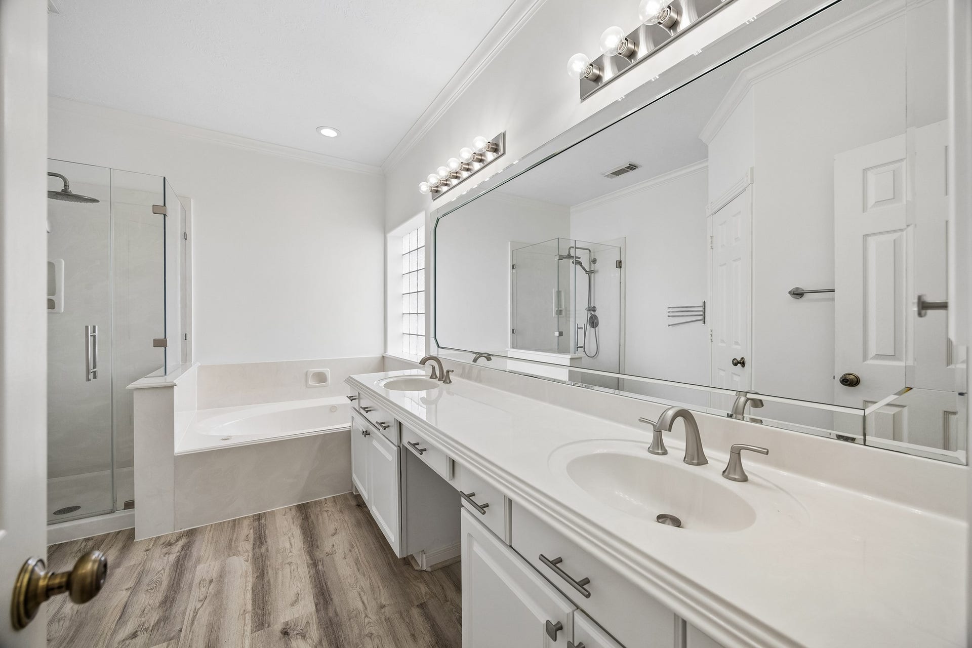 725 E 13th 1/2 Street, Houston, TX 77008
