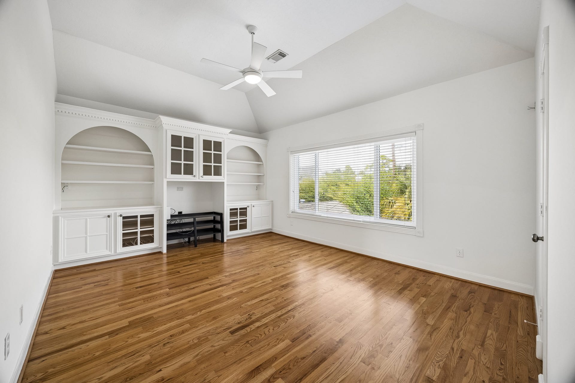 725 E 13th 1/2 Street, Houston, TX 77008