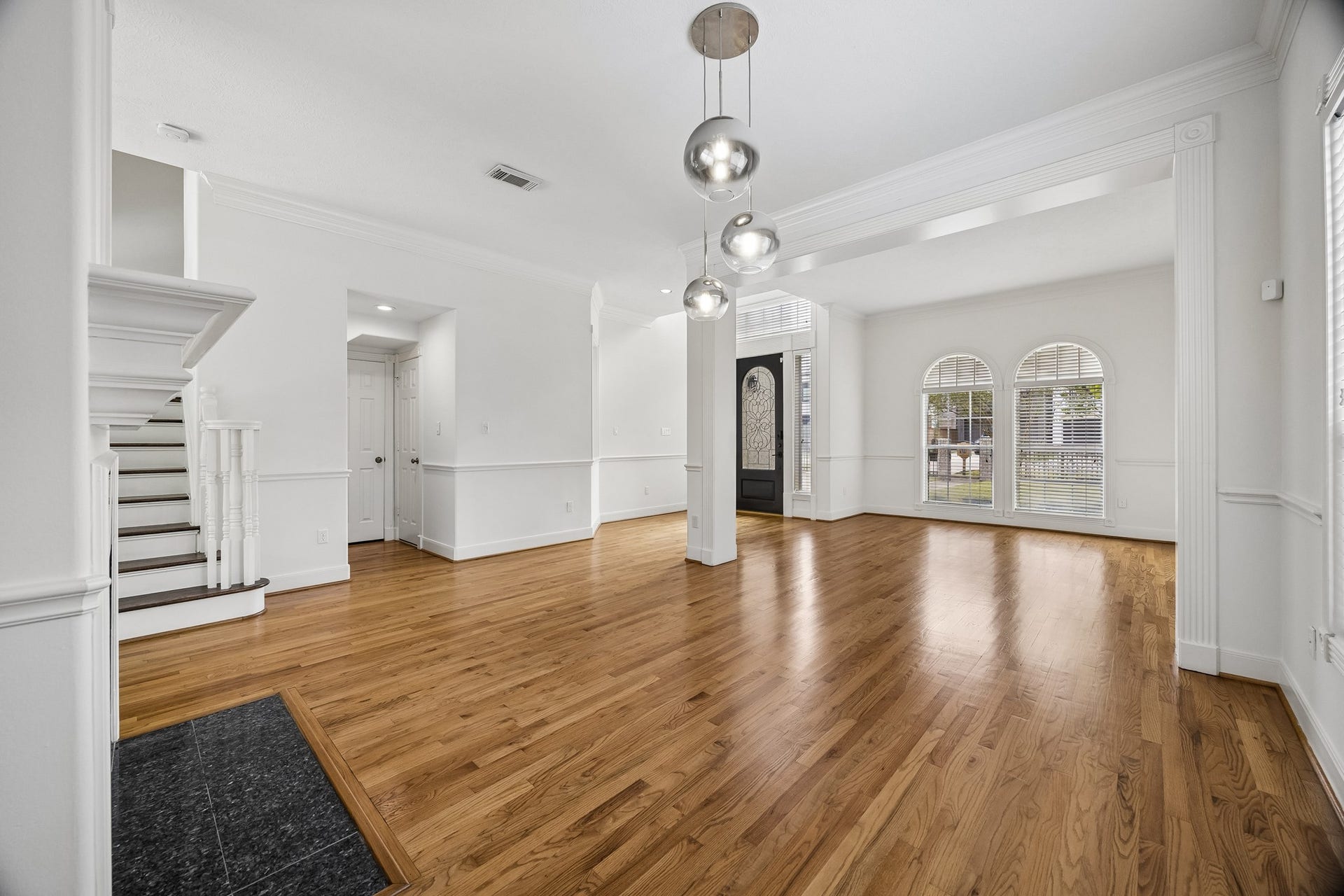 725 E 13th 1/2 Street, Houston, TX 77008