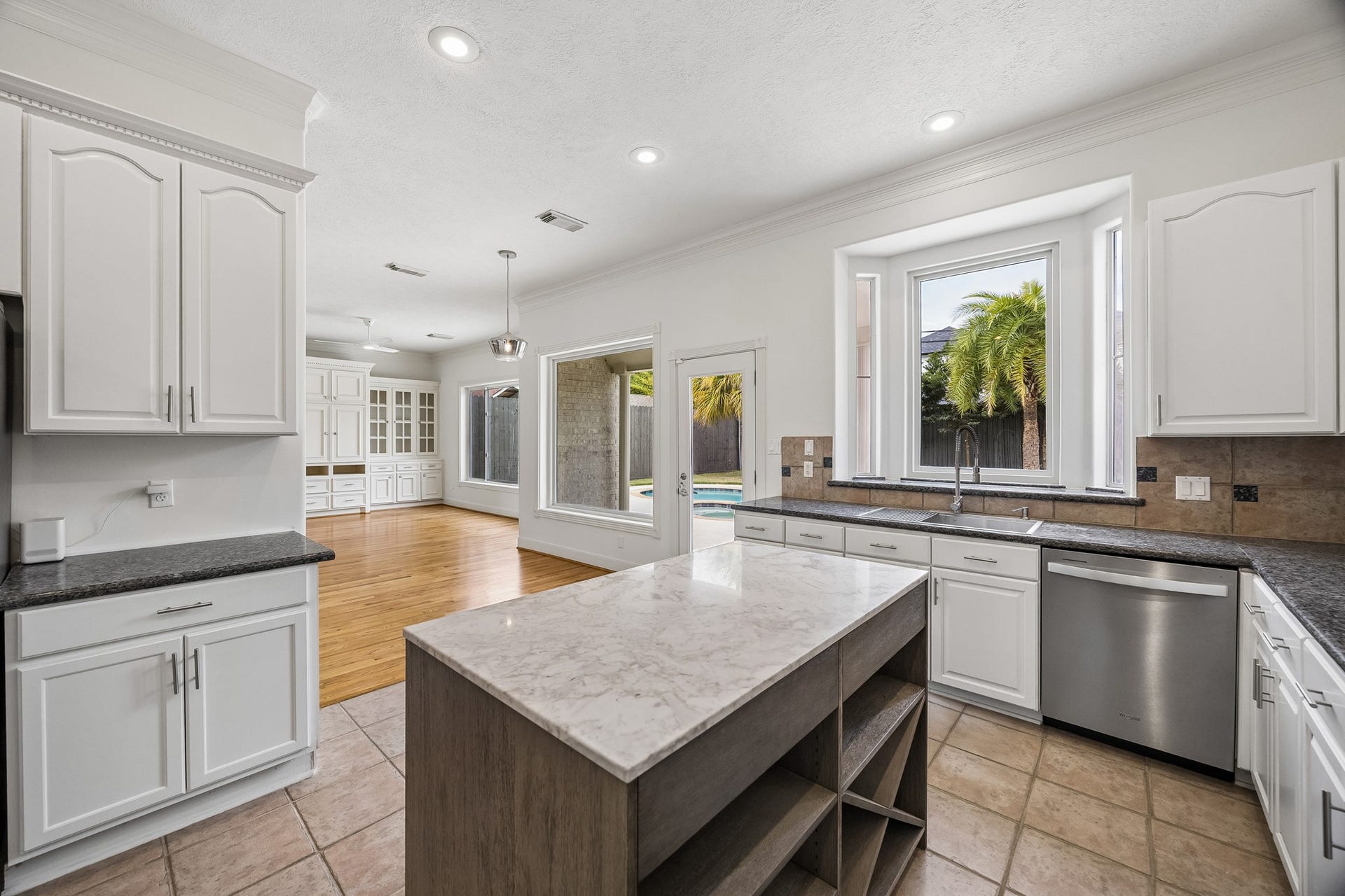 725 E 13th 1/2 Street, Houston, TX 77008