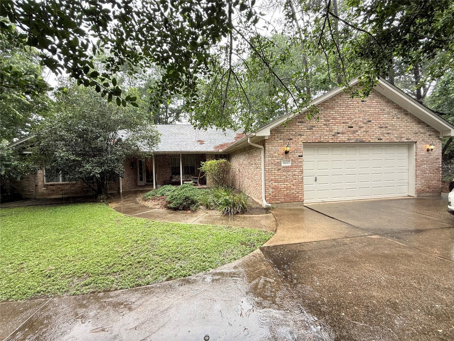 Property photo for 1600 Carriage Run W, Conroe, TX