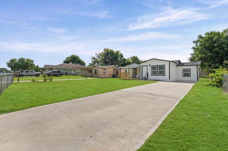 Property photo for 509 17th Avenue N, Texas City, TX