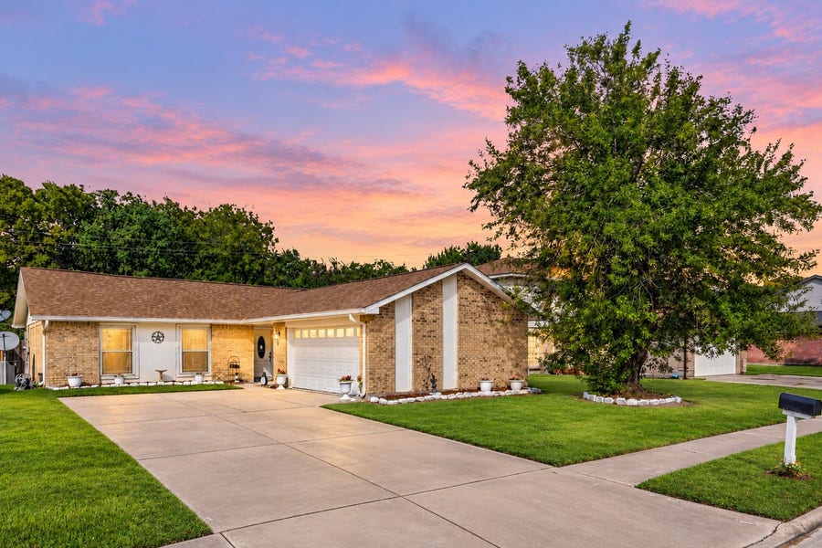Property photo for 3006 Sandpiper Drive, Baytown, TX