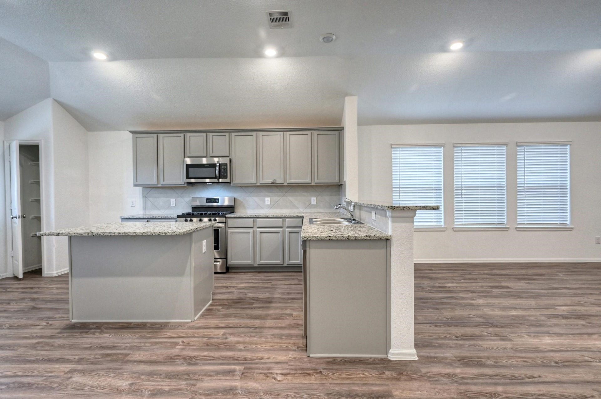 14202 Padova Creek Court, Fresno, TX 77583