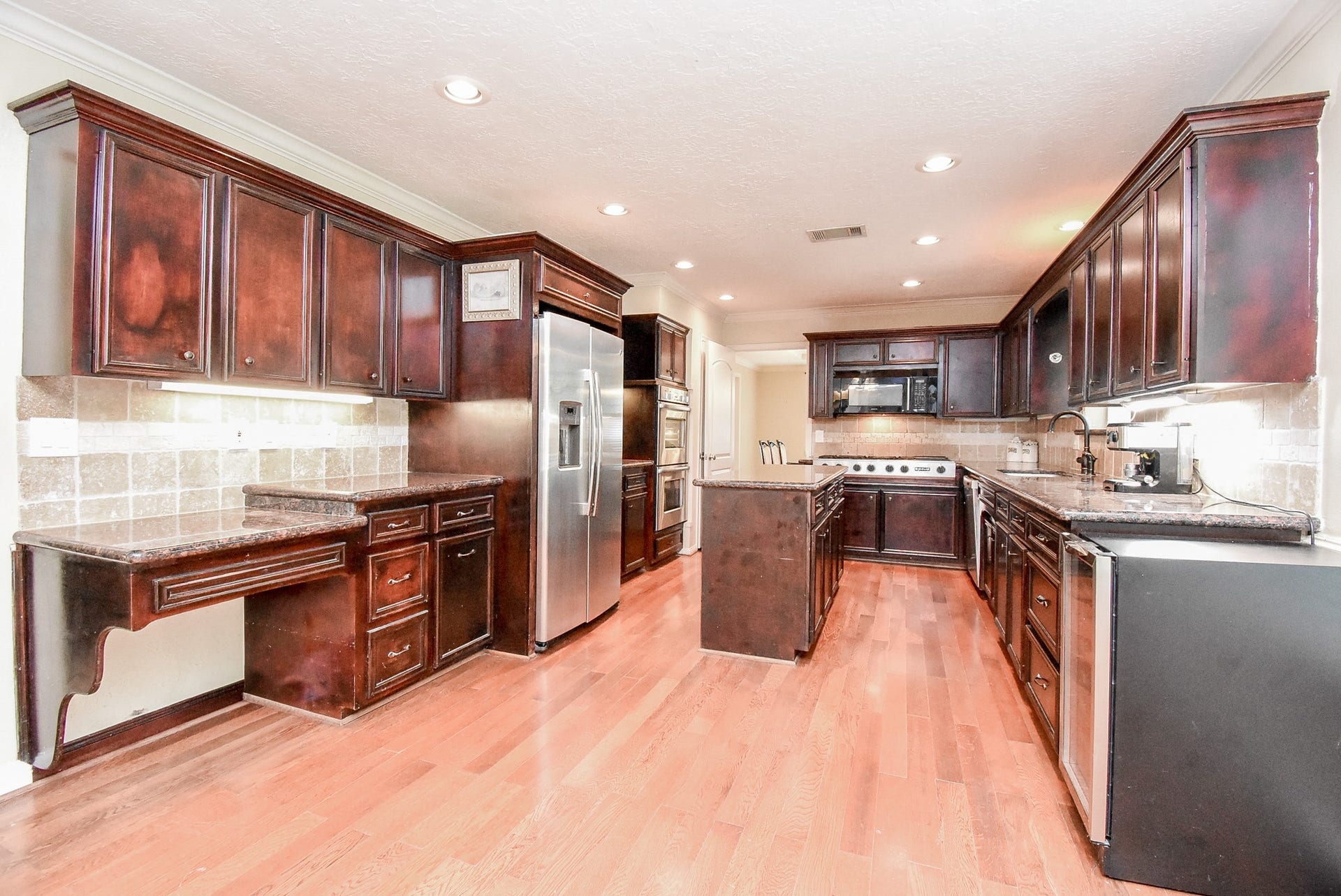 426 Longview Drive, Sugar Land, TX 77478 426 Longview Drive, Sugar Land, TX 77478
