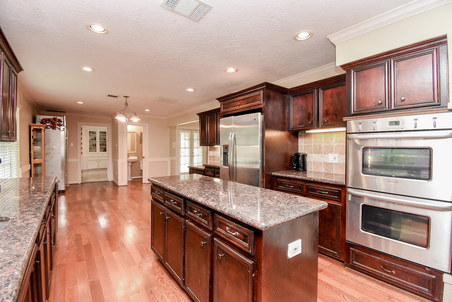 426 Longview Drive, Sugar Land, TX 77478 426 Longview Drive, Sugar Land, TX 77478