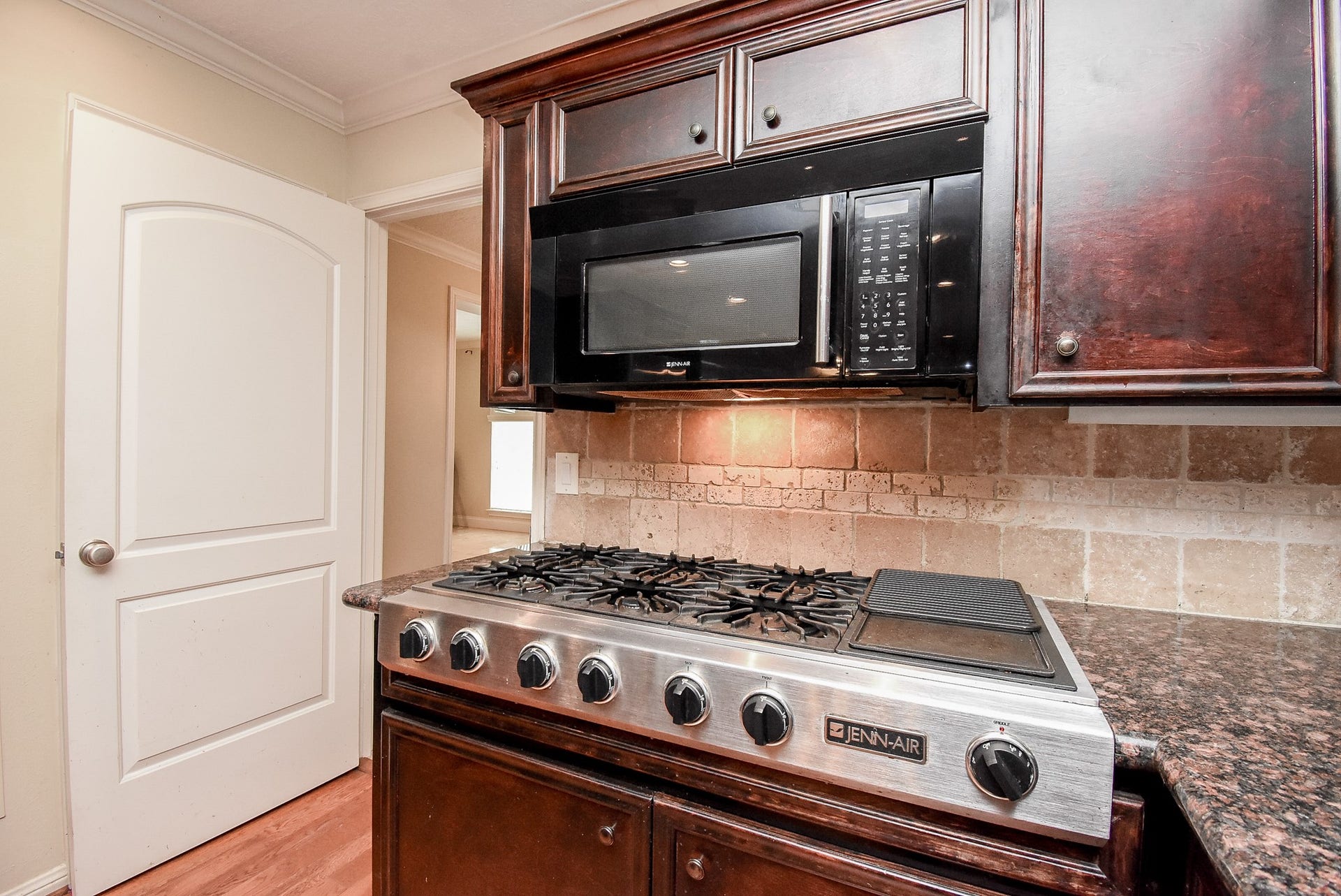 426 Longview Drive, Sugar Land, TX 77478 426 Longview Drive, Sugar Land, TX 77478