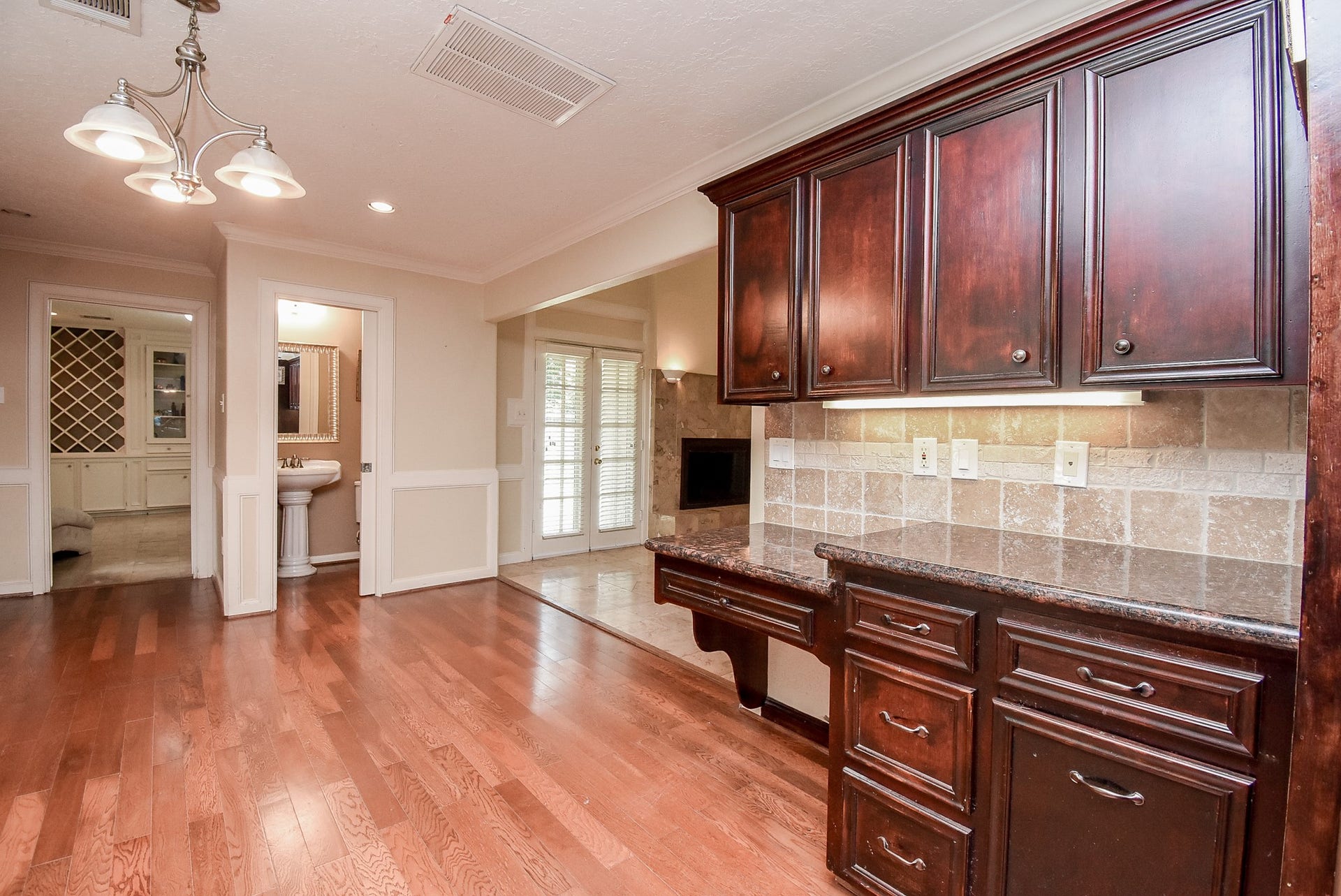 426 Longview Drive, Sugar Land, TX 77478 426 Longview Drive, Sugar Land, TX 77478