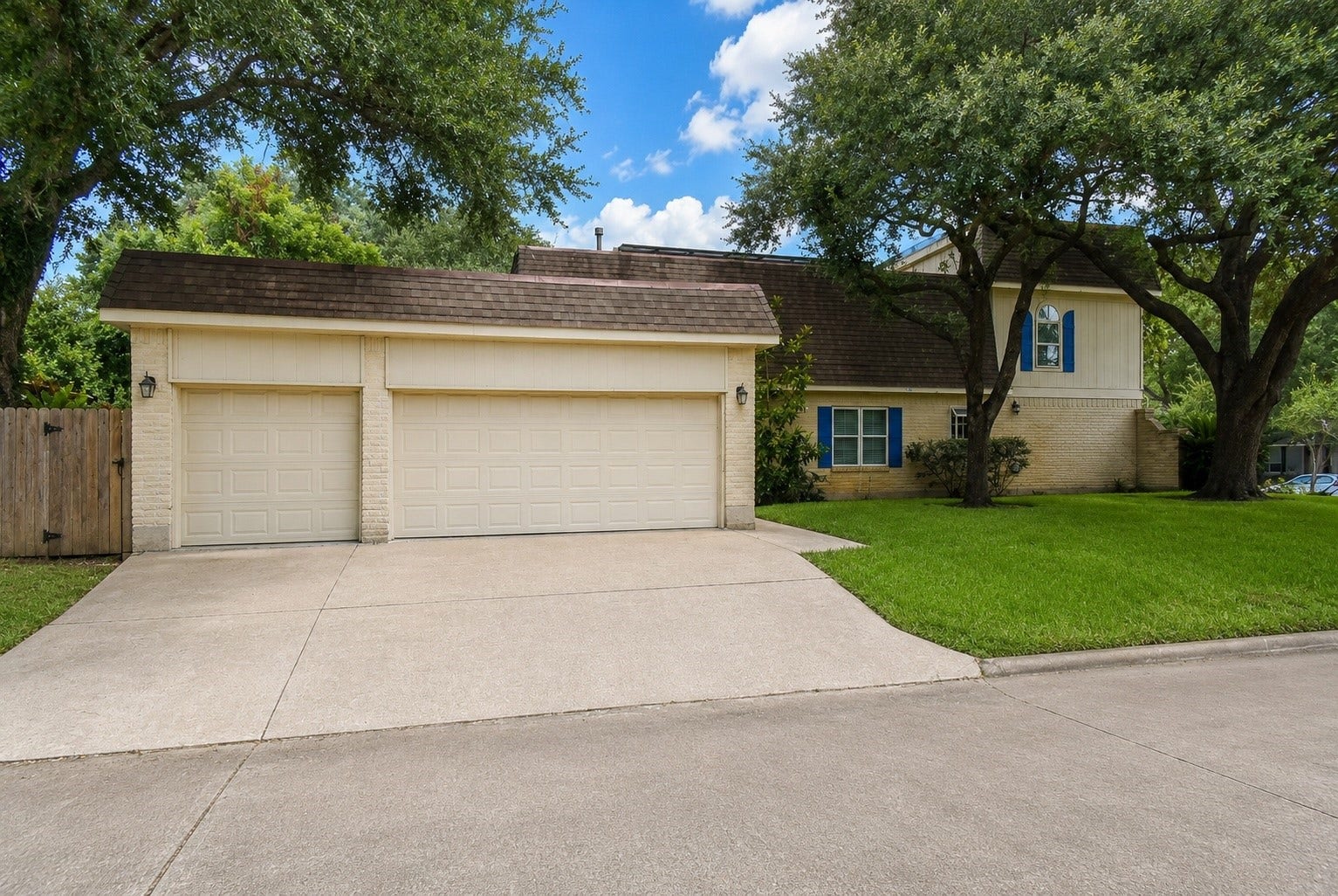 426 Longview Drive, Sugar Land, TX 77478 426 Longview Drive, Sugar Land, TX 77478
