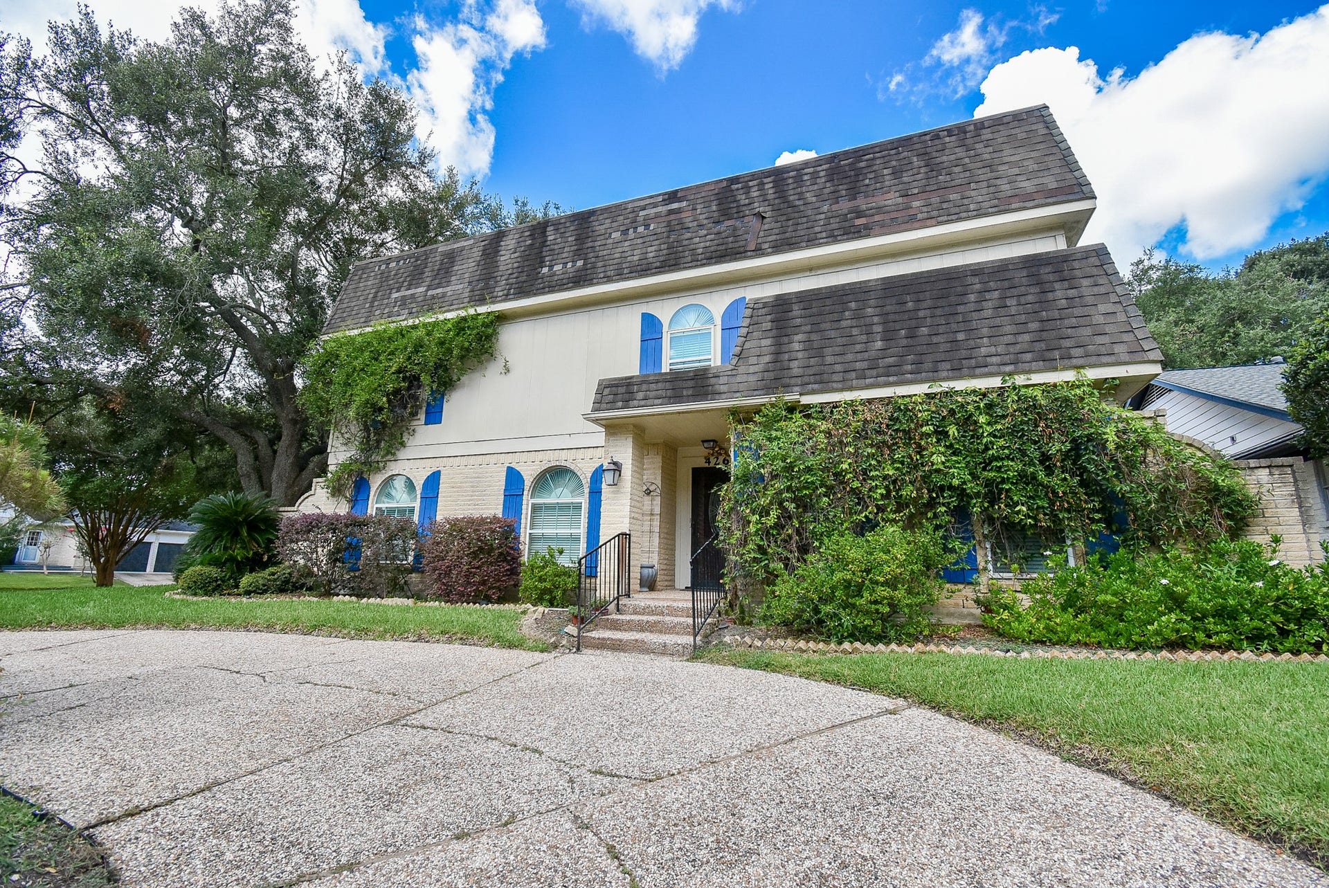 426 Longview Drive, Sugar Land, TX 77478 426 Longview Drive, Sugar Land, TX 77478