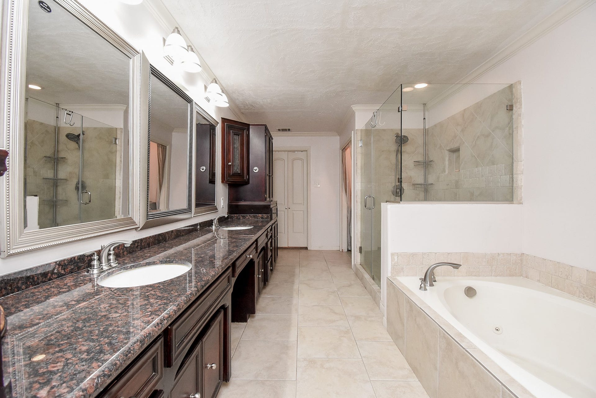 426 Longview Drive, Sugar Land, TX 77478 426 Longview Drive, Sugar Land, TX 77478