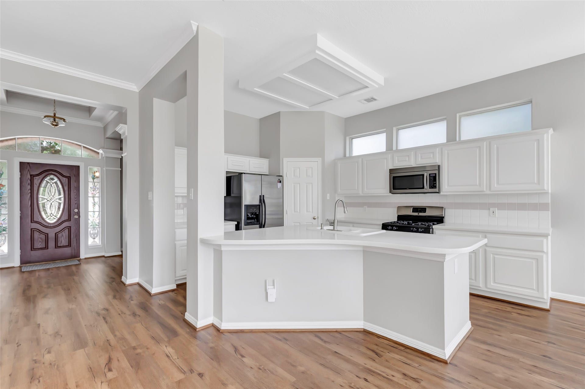 19723 Water Point Trail, Humble, TX 77346 Spacious kitchen looking over the livingroom