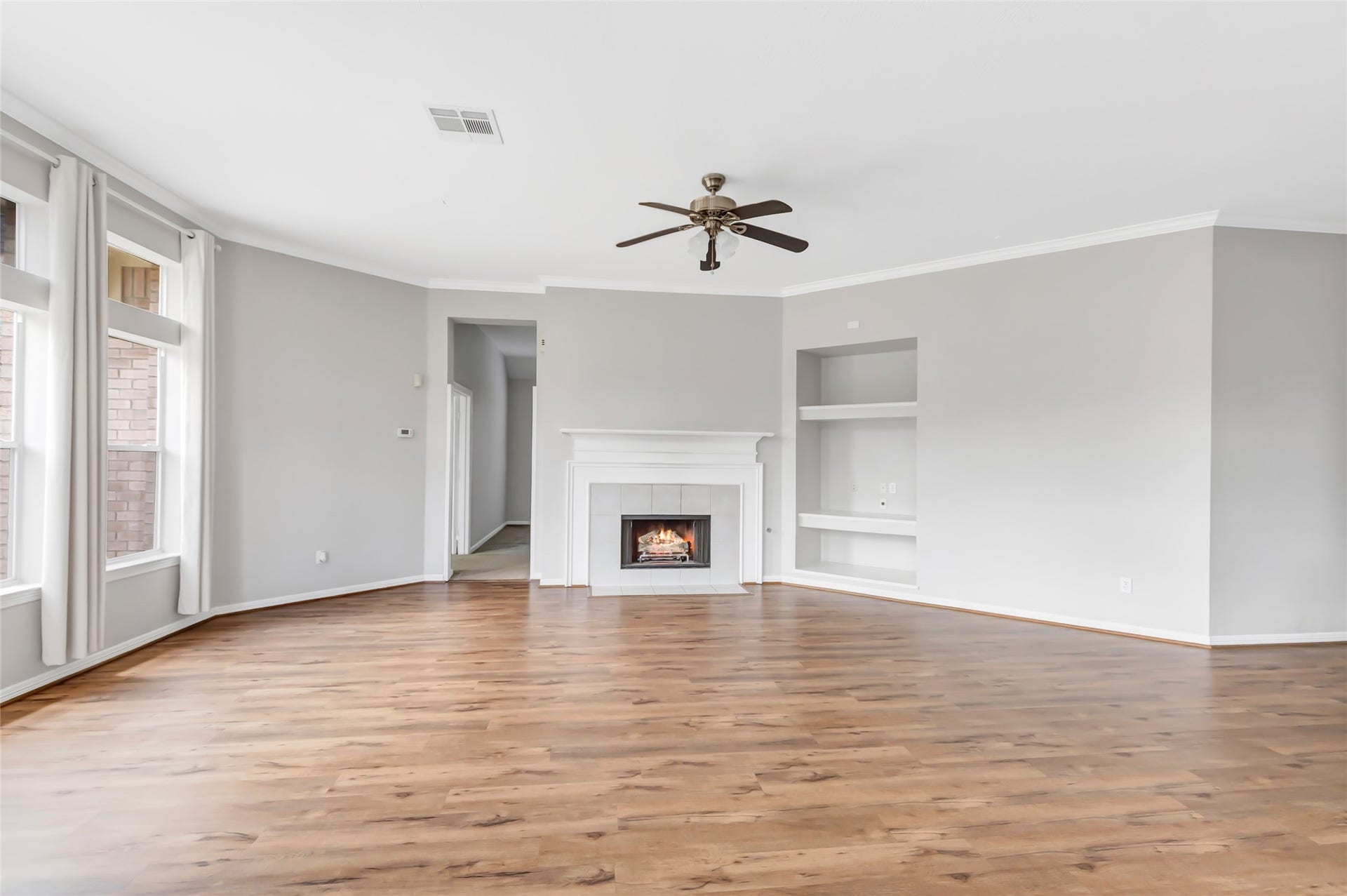 19723 Water Point Trail, Humble, TX 77346 Livingroom