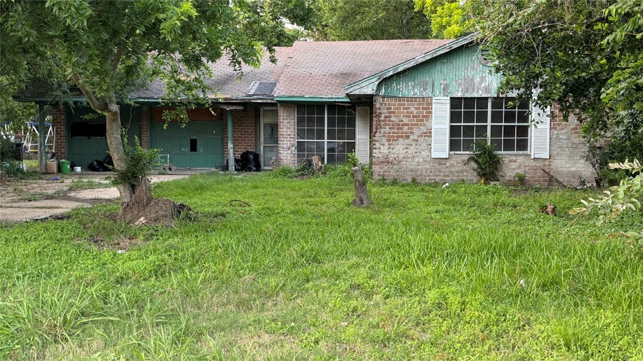 Property photo for 117 Sylvan Street, La Porte, TX