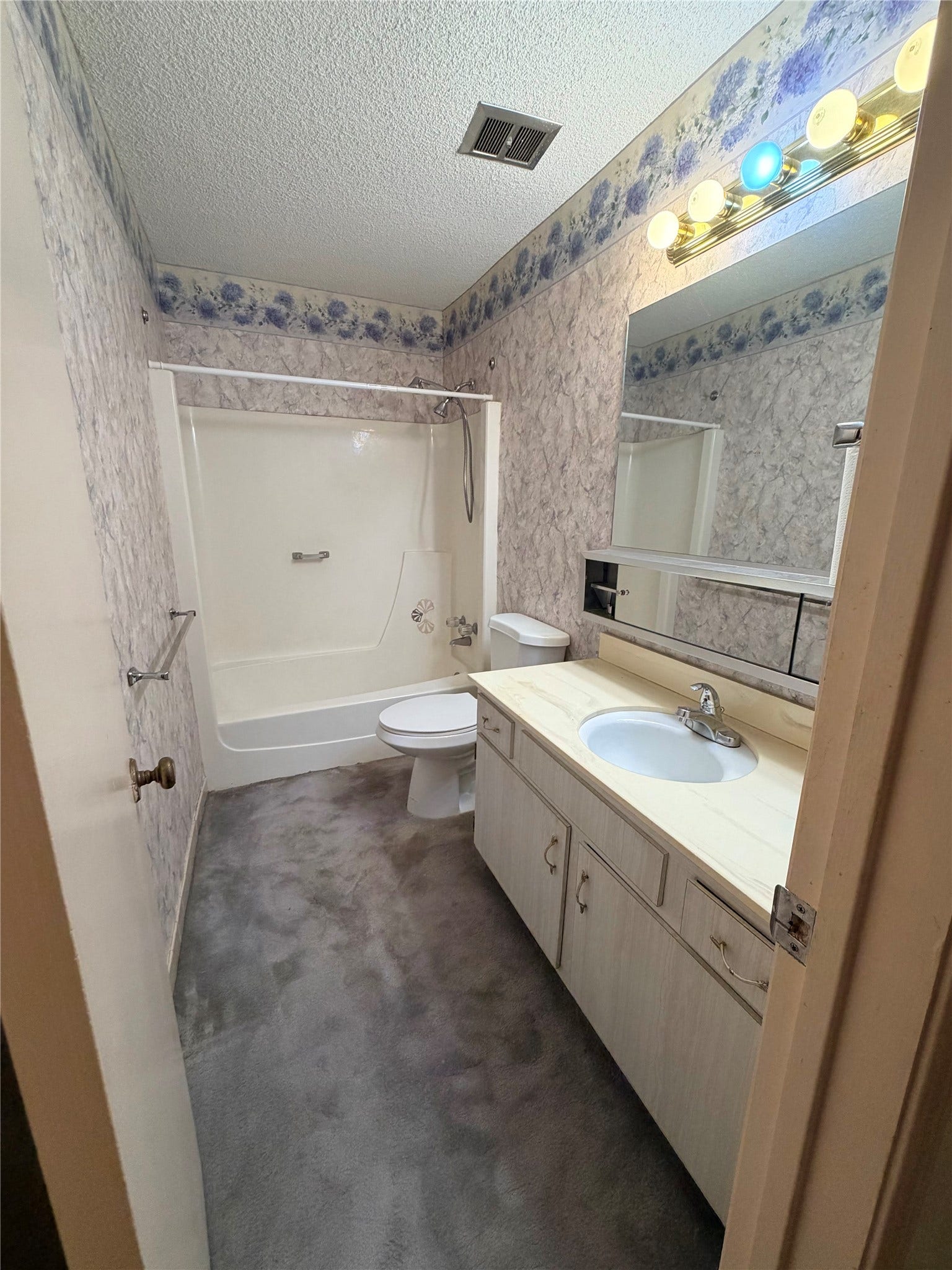 2336 Shadowdale Drive, Houston, TX 77043 2336 Shadowdale Drive, Houston, TX 77043