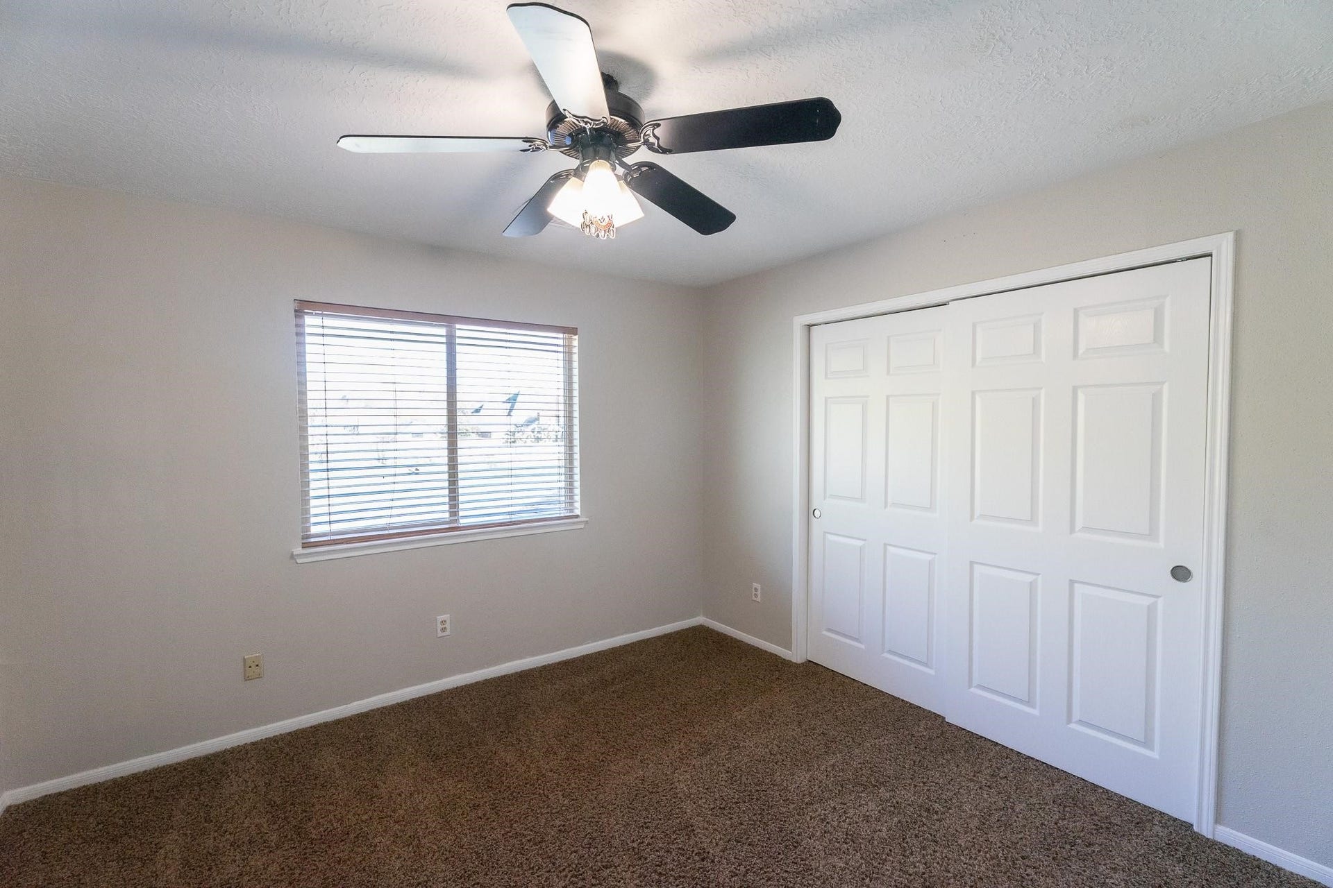 1209 Twin Oaks Street, Friendswood, TX 77546 1209 Twin Oaks Street, Friendswood, TX 77546
