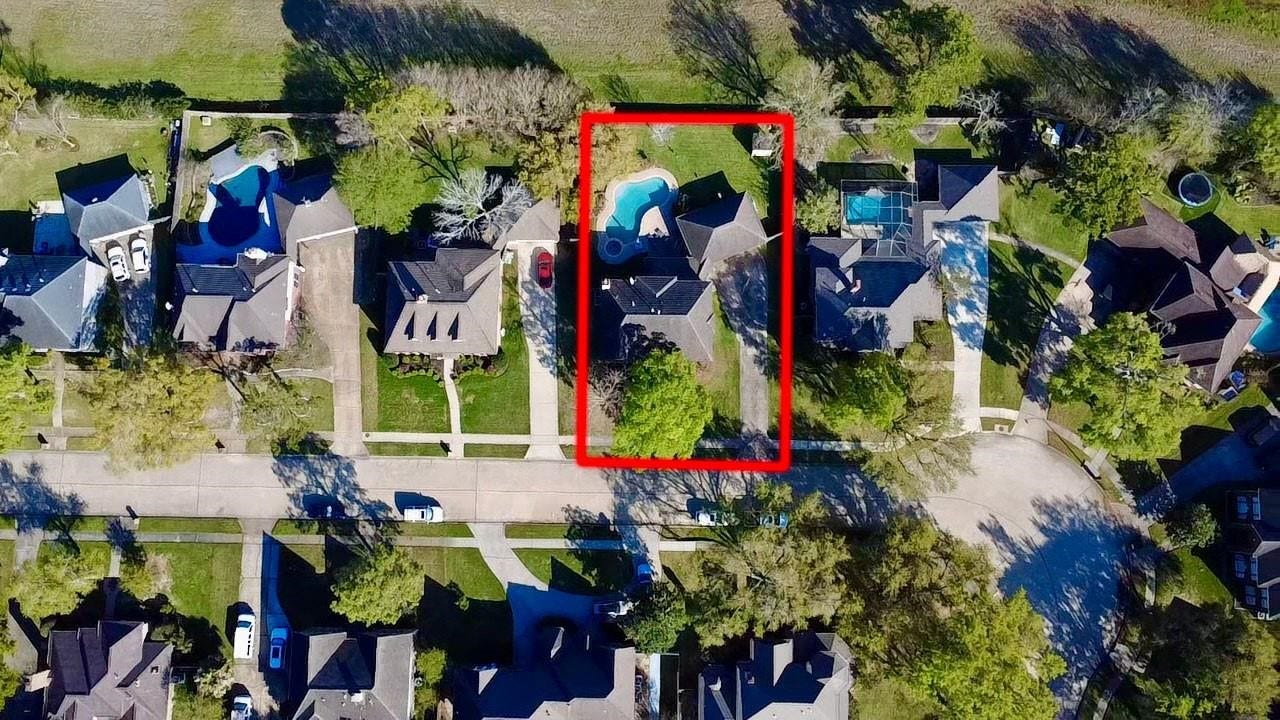 1209 Twin Oaks Street, Friendswood, TX 77546 1209 Twin Oaks Street, Friendswood, TX 77546
