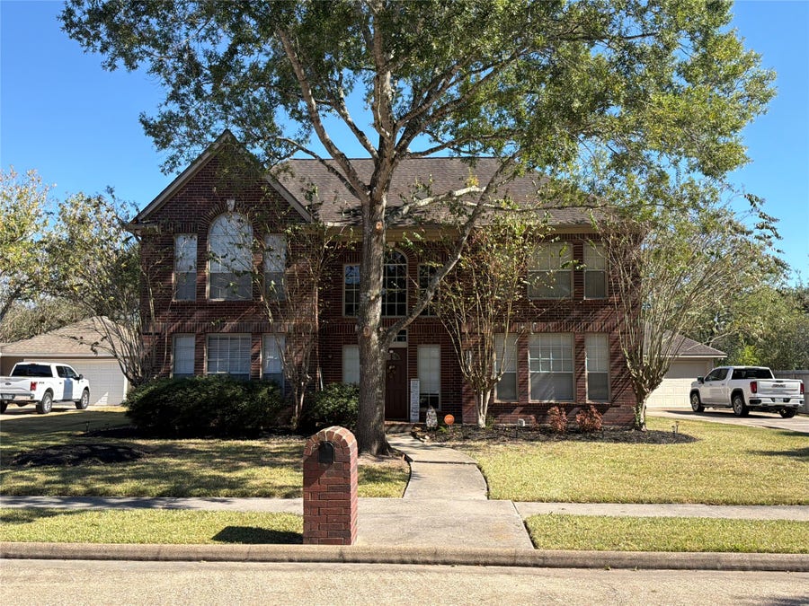 Property photo for 1209 Twin Oaks Street, Friendswood, TX