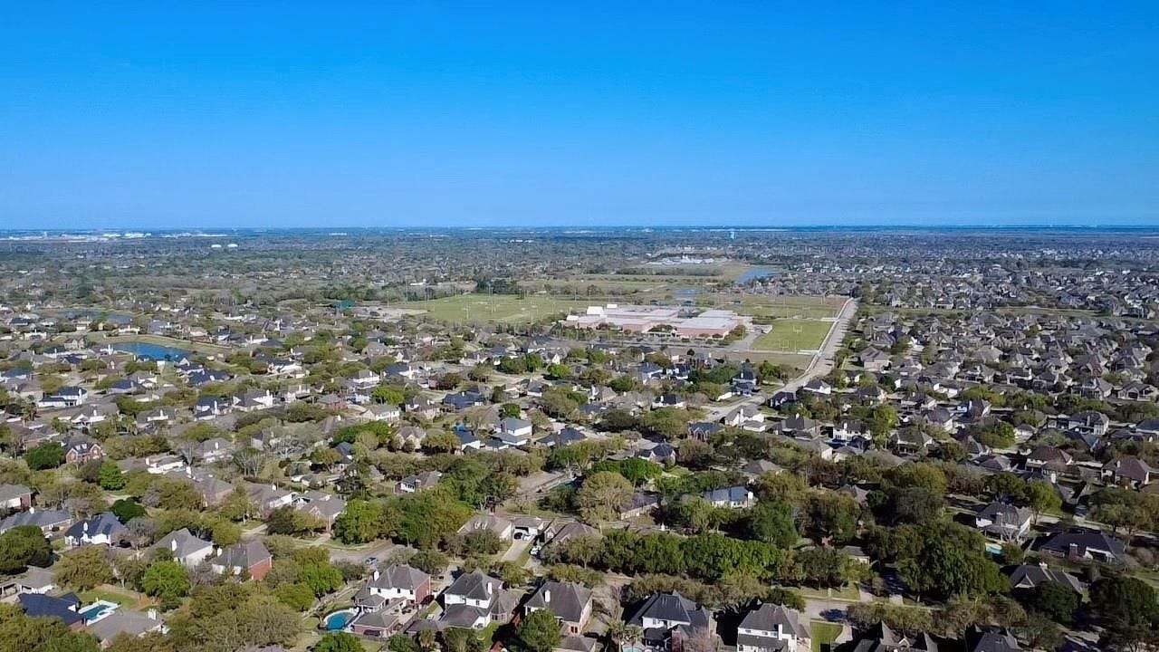 1209 Twin Oaks Street, Friendswood, TX 77546 1209 Twin Oaks Street, Friendswood, TX 77546