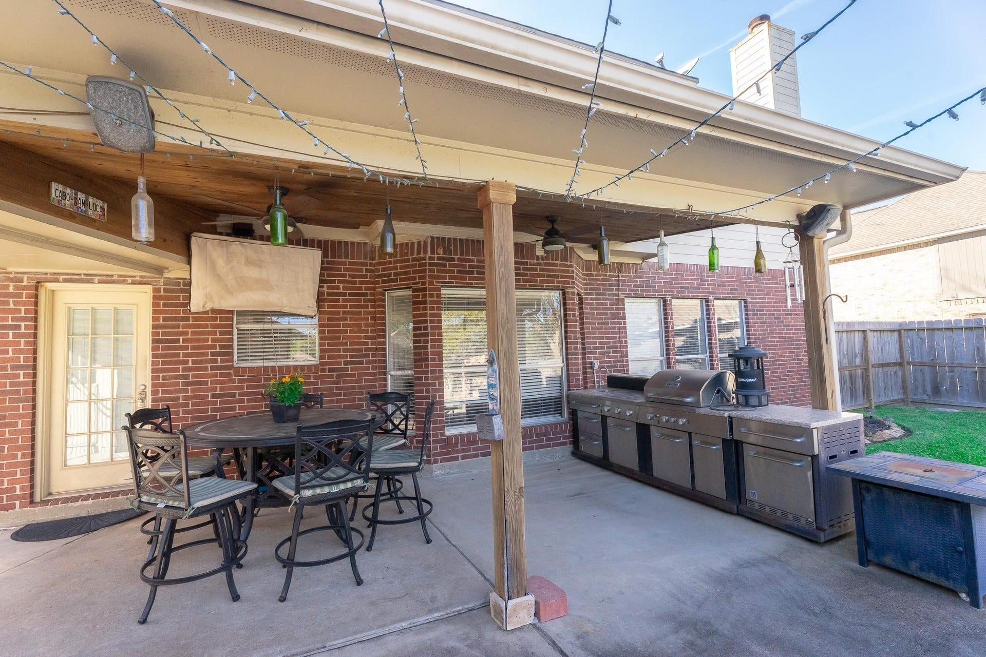 1209 Twin Oaks Street, Friendswood, TX 77546 1209 Twin Oaks Street, Friendswood, TX 77546