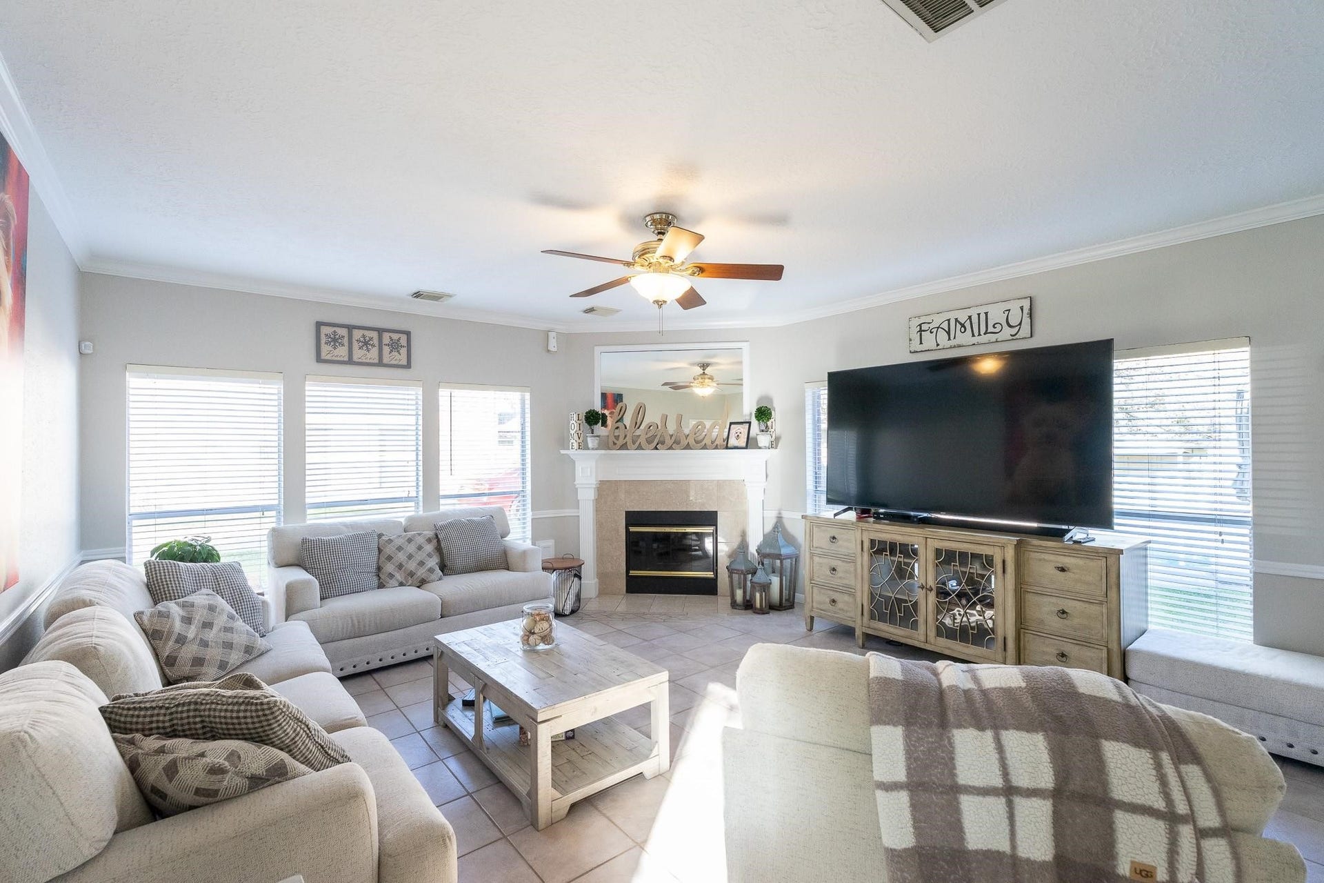 1209 Twin Oaks Street, Friendswood, TX 77546 1209 Twin Oaks Street, Friendswood, TX 77546