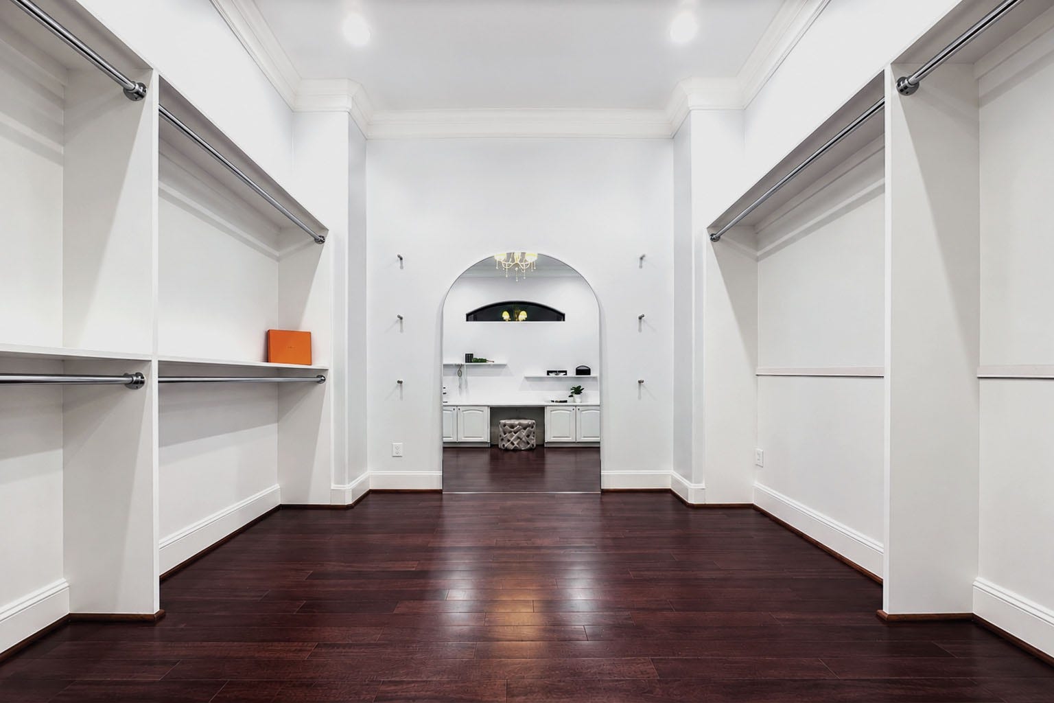 4022 Coleridge Street, West University Place, TX 77005 Larger and newest addition to the walk-in closet for primary suite featuring custom built-ins, display and hanging space with rich hardwood flooring and oversized full-length mirror.