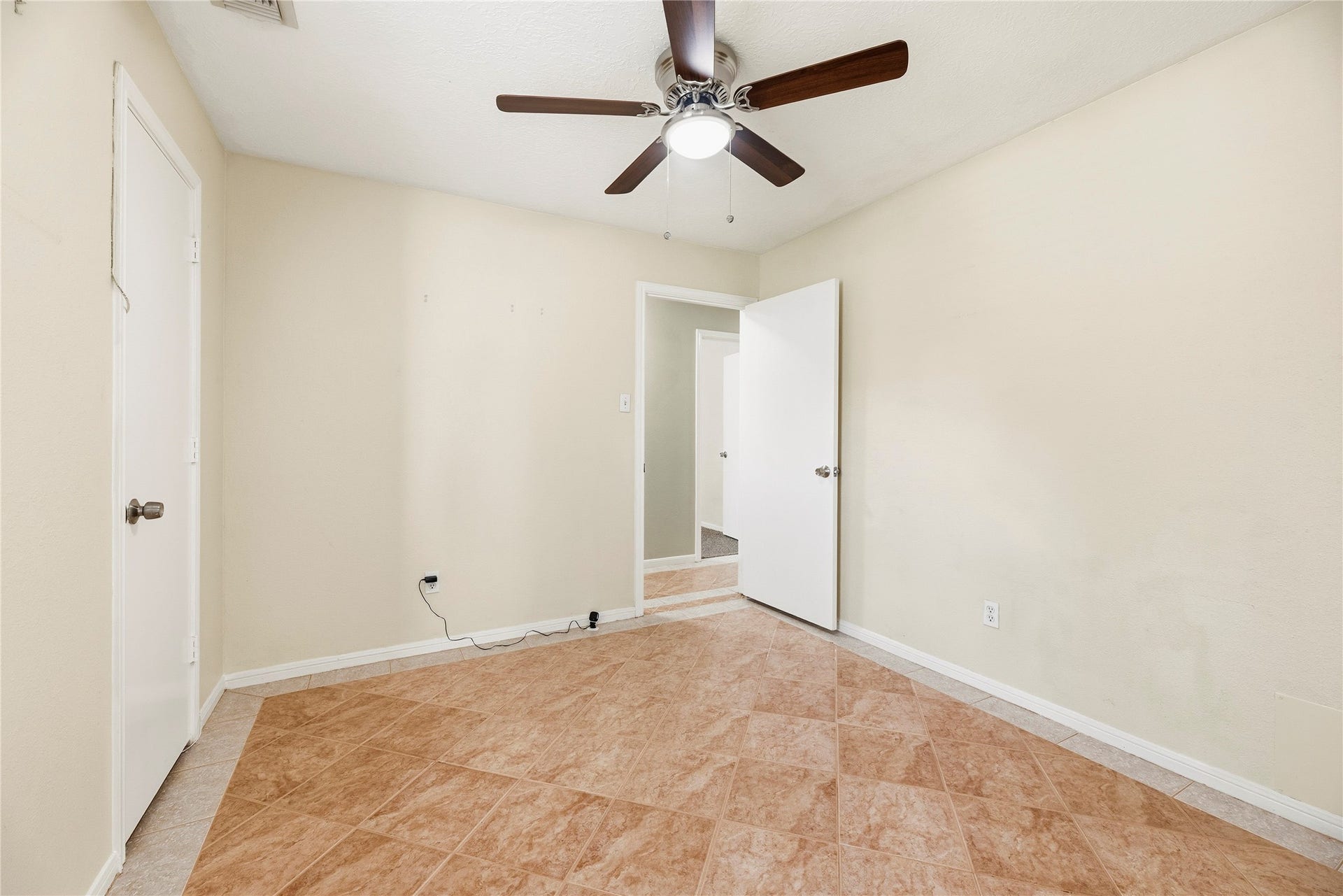 18502 Bridoon Drive, Cypress, TX 77433 Versatile downstairs flex room with a closet. Could be a 5th bedroom or home office.