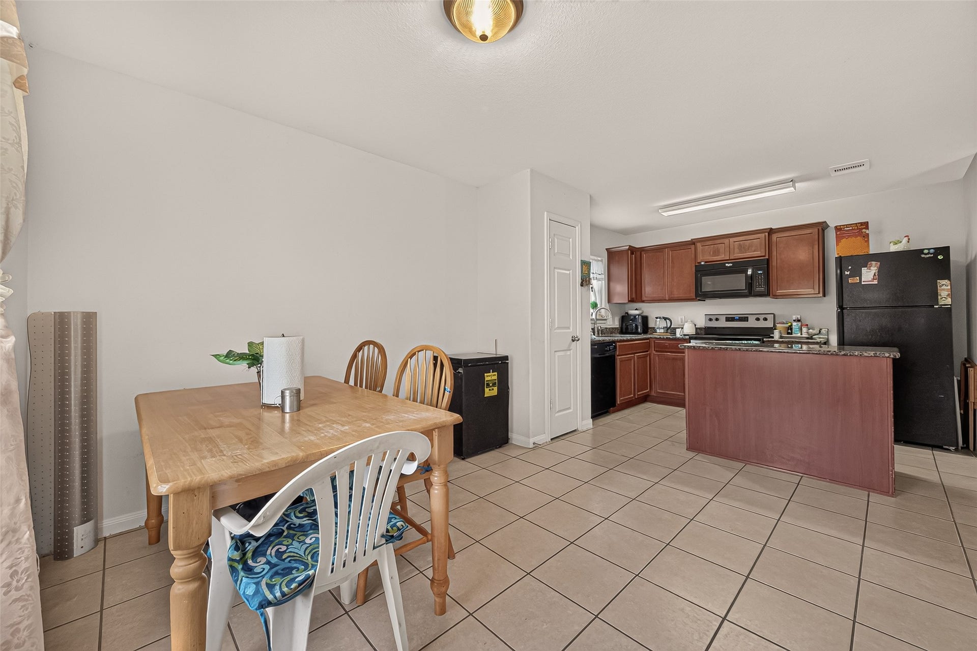 11722 Elizabeth Court, Pinehurst, TX 77362 Kitchen/ Dining combo.